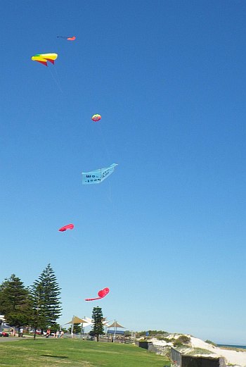 akfa kite fly posts 2016