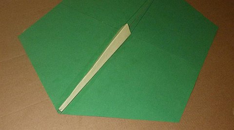 The Paper Rokkaku kite - V-shape formed, all the way along.