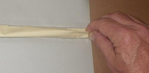 The Paper Sode kite - pinching started at one end.