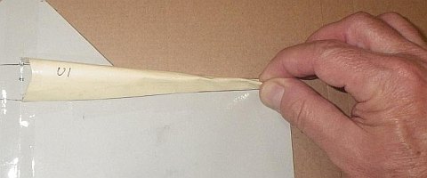 The Paper Sode kite - pinching started at one end.