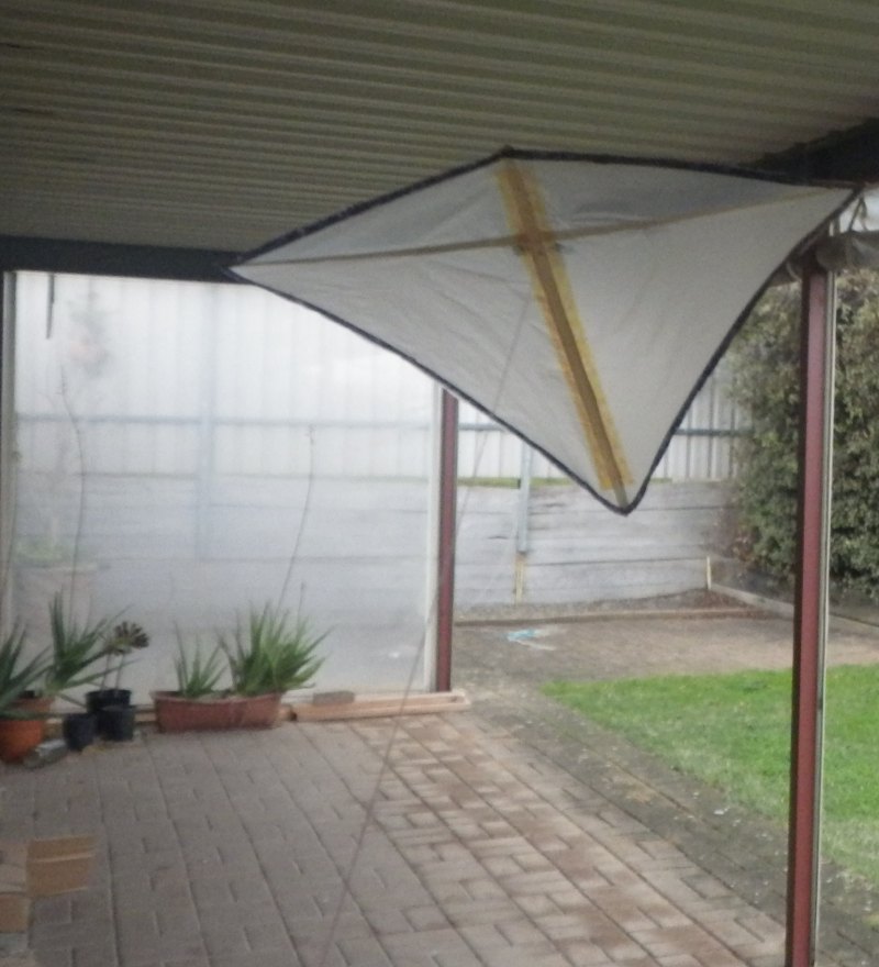 Making the Indoor Diamond kite - Step 7a