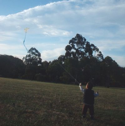 MBK Kids Diamond - little Aren runs off downwind with his kite! MBK Kids Diamond - little Aren runs off downwind with his kite!