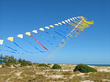 AIKF - kite arch of small diamonds.