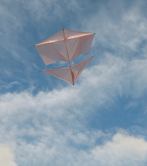 The Dowel Roller kite in flight.