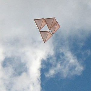 Easy Kitemaking: How to Build a Tetrahedral Kite - FeltMagnet