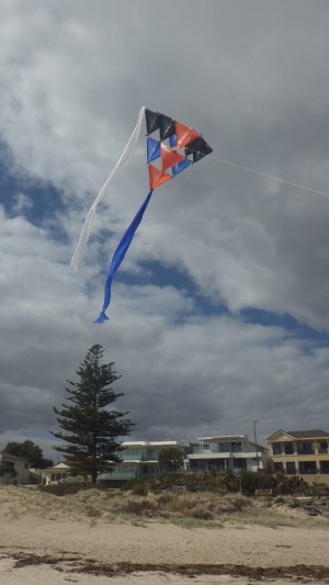 The MBK 10-Cell Skewer Tetrahedral kite in flight.